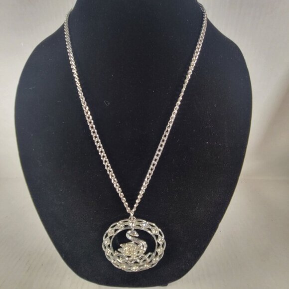 Vintage Sarah Coventry Swan Pendant Rhinestones Silver Classic Elegant Necklace - Picture 2 of 7